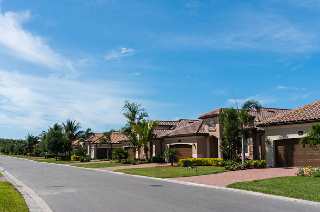 homes in californian suburban neighborhood