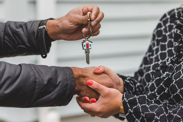 realtor giving house keys to woman