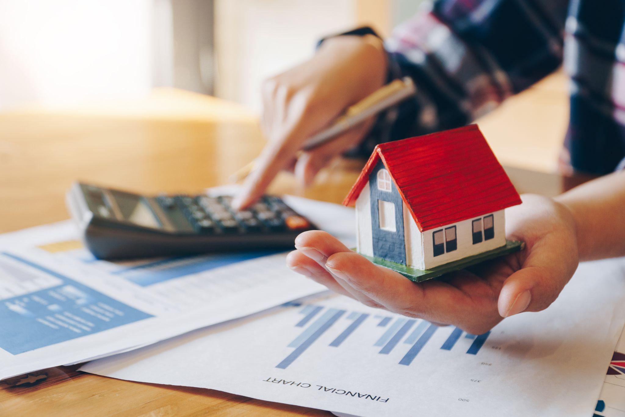 Figuring out the best strategy to sell a house in a recession