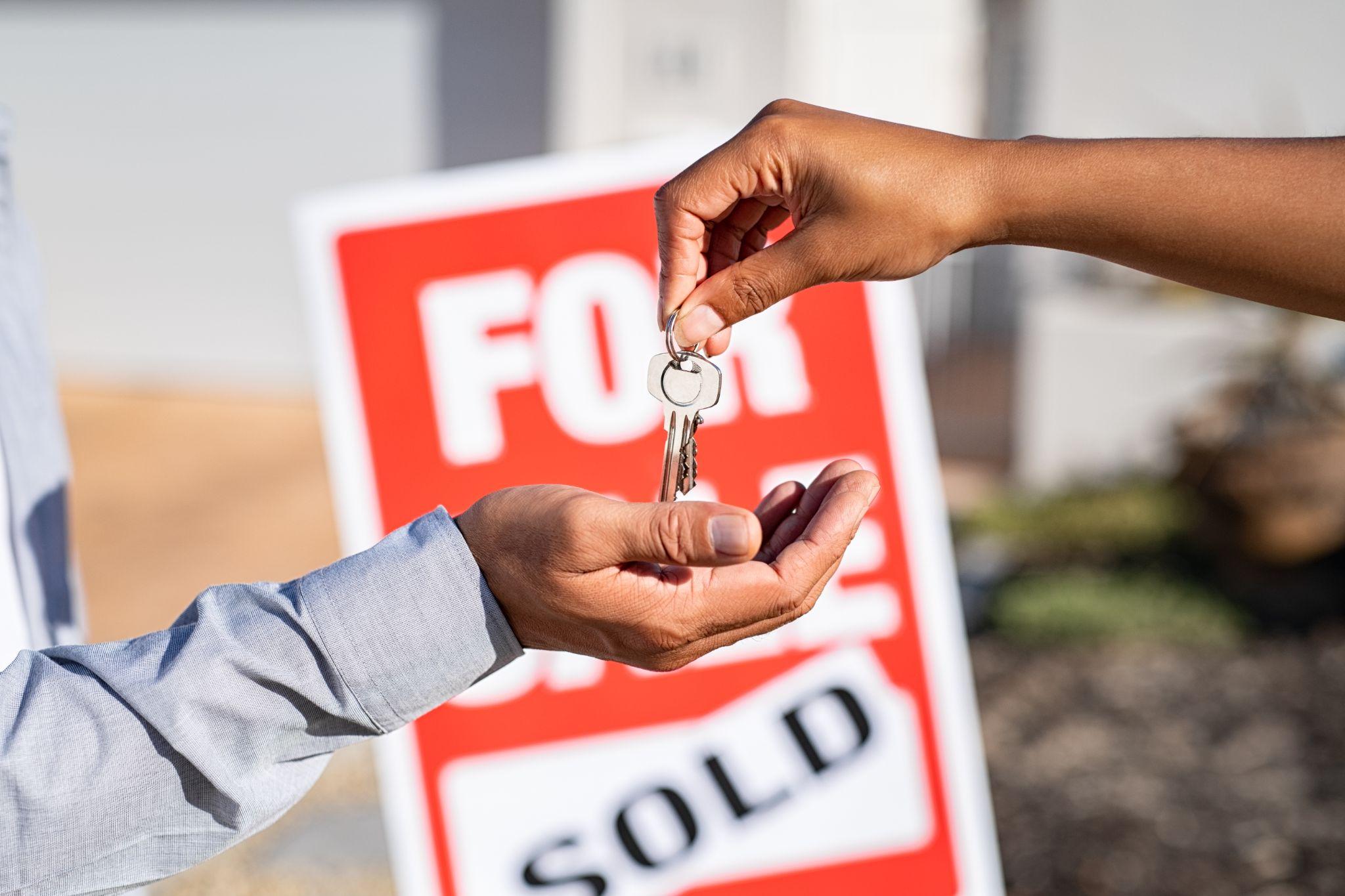 Real estate agent gives home keys to man